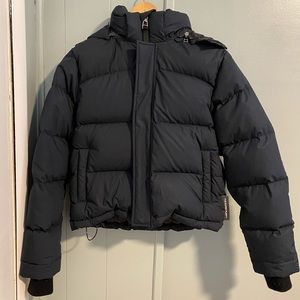 The Super Puff Shorty. Runs big. 2XS feels like Small. No tag but not used.